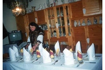 Rumunia Privát Pojorâta, Zewnątrz